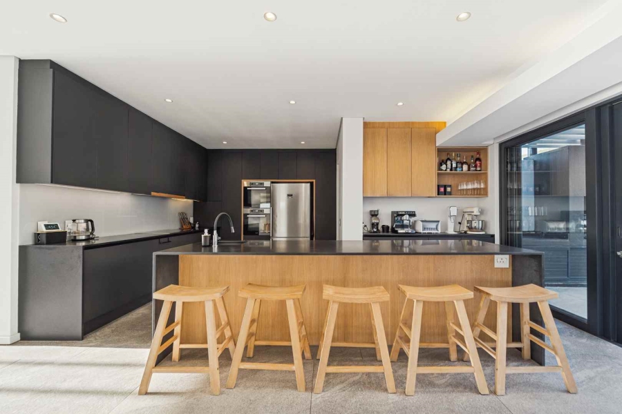 4 Bedroom Property for Sale in Fresnaye Western Cape
